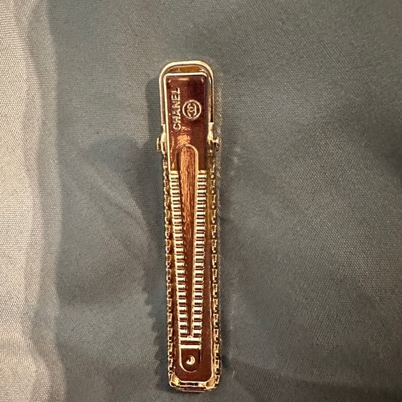 Chanel Metallic Gold Hair Clip - Picture 3 of 3